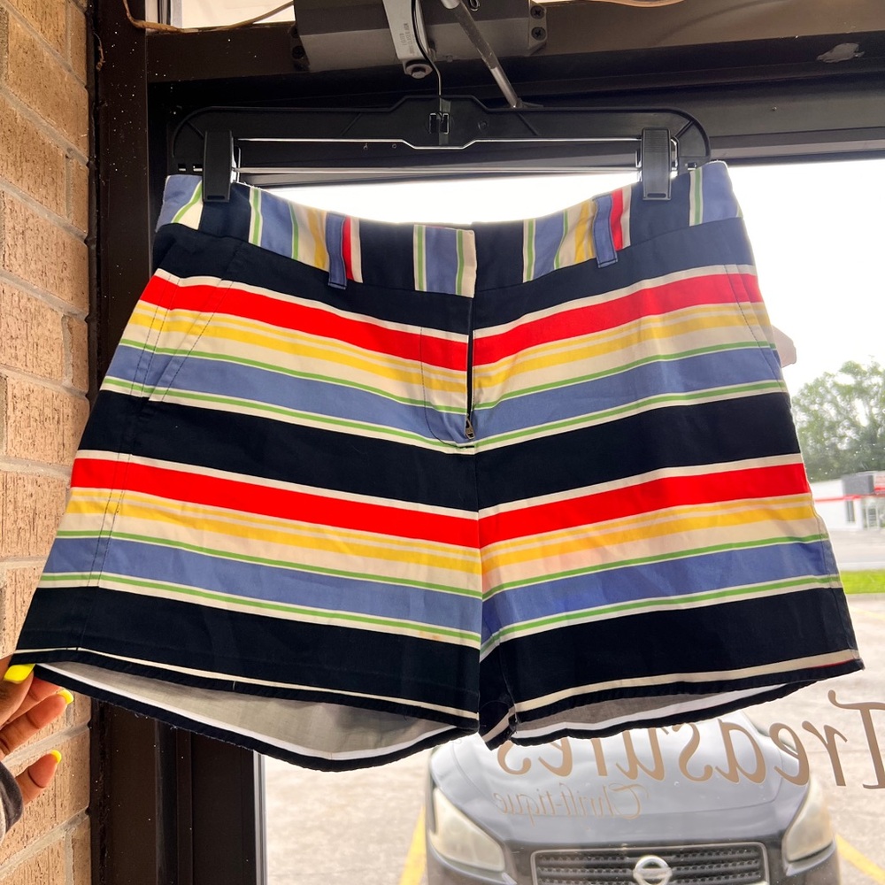 Vineyard Vines Black and Red Bermudas Dynamic Style
